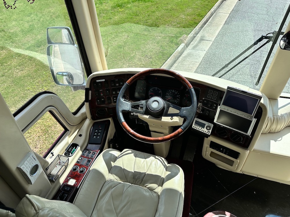 2004 Prevost Parliament XLII For Sale