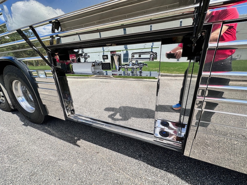 2004 Prevost Parliament XLII For Sale