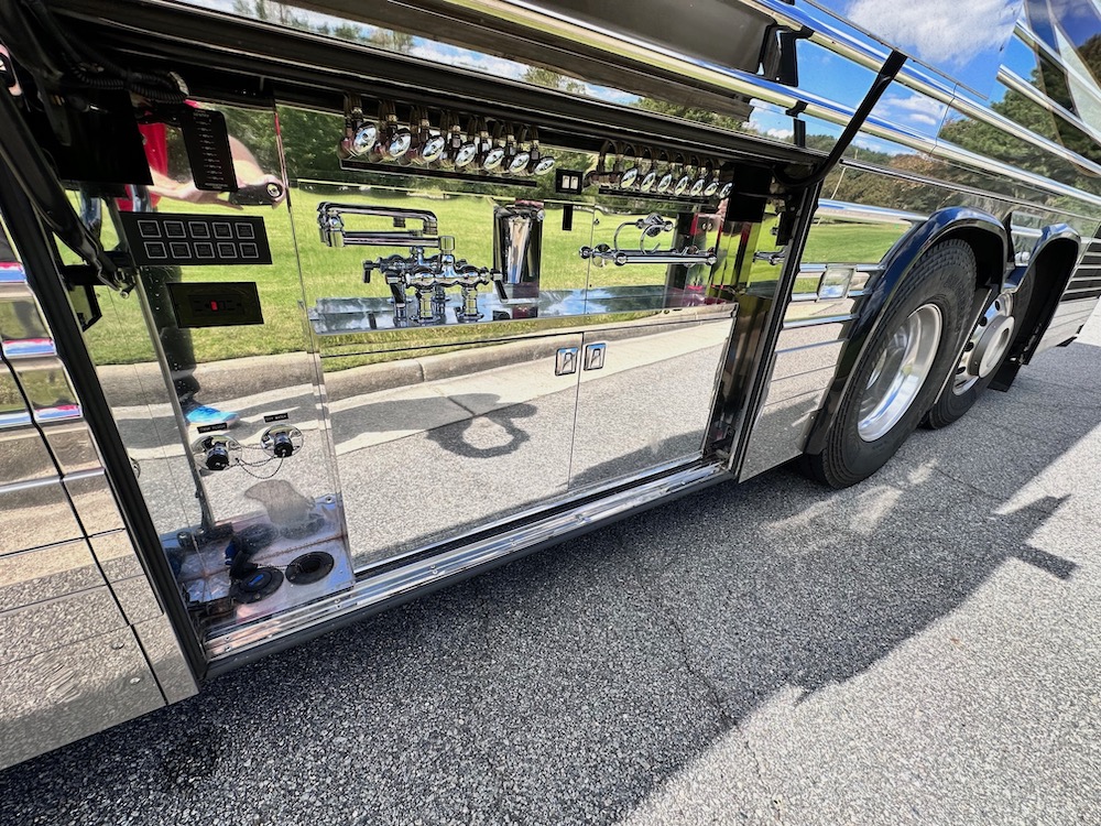 2004 Prevost Parliament XLII For Sale
