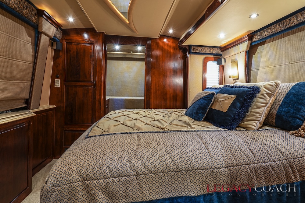 2004 Prevost Royale XLII For Sale