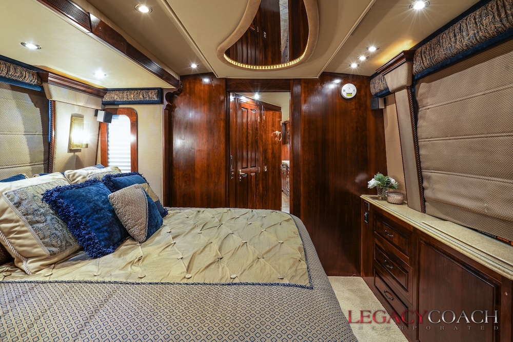 2004 Prevost Royale XLII For Sale