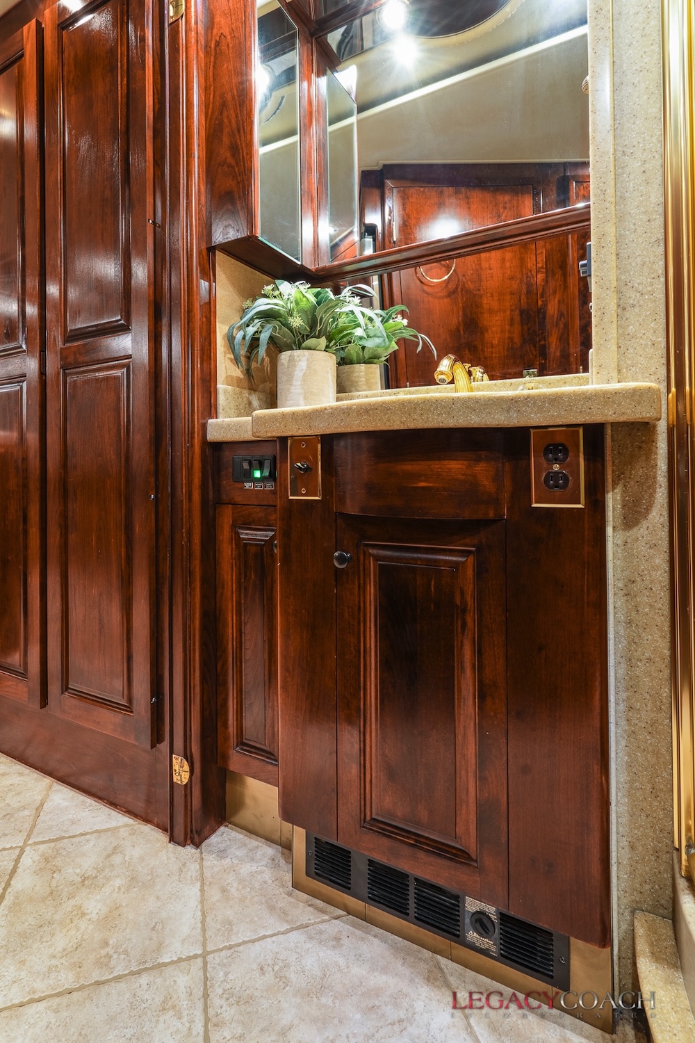 2004 Prevost Royale XLII For Sale