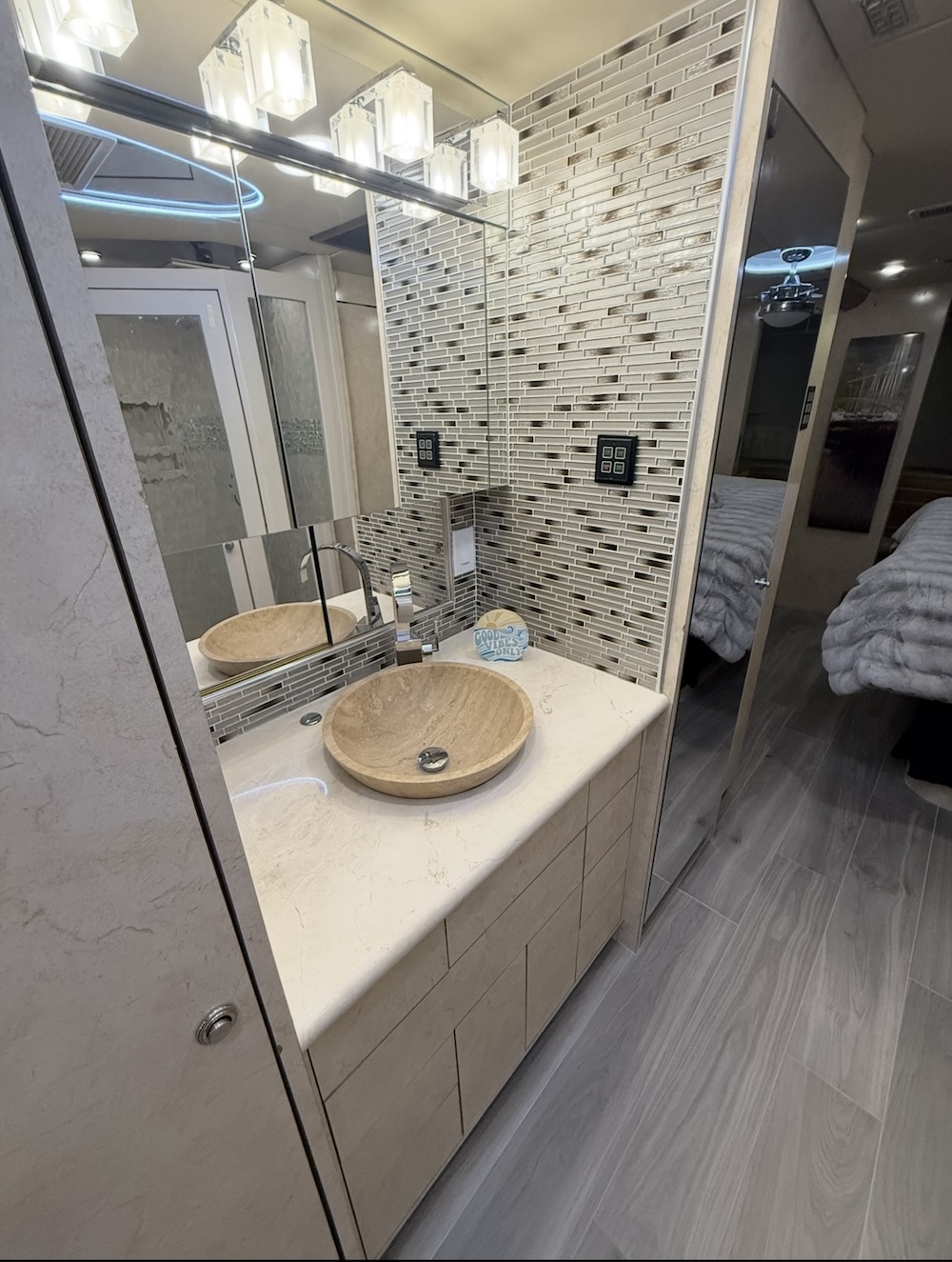 204 Prevost Vision XLII For Sale