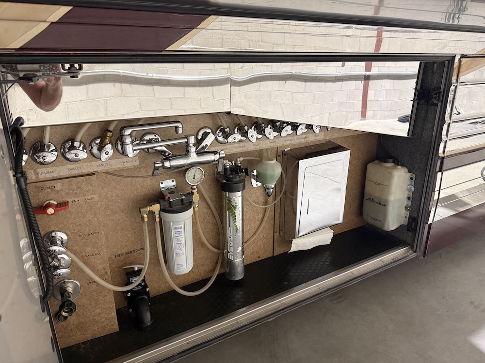 204 Prevost Vision XLII For Sale