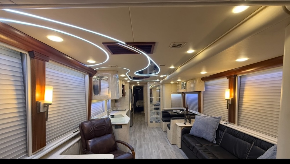 2004 Prevost Vision XLII For Sale