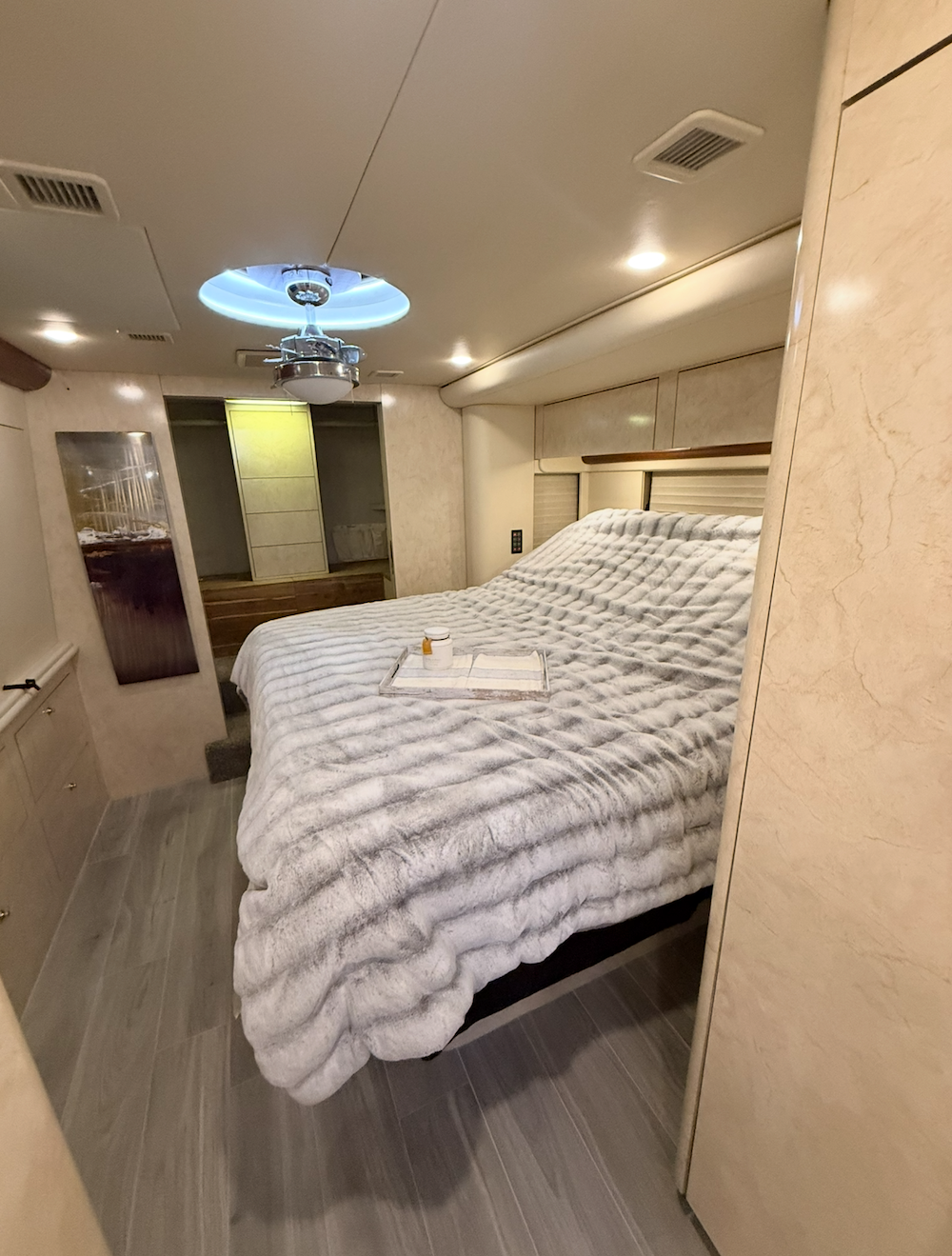 2004 Prevost Vision XLII For Sale