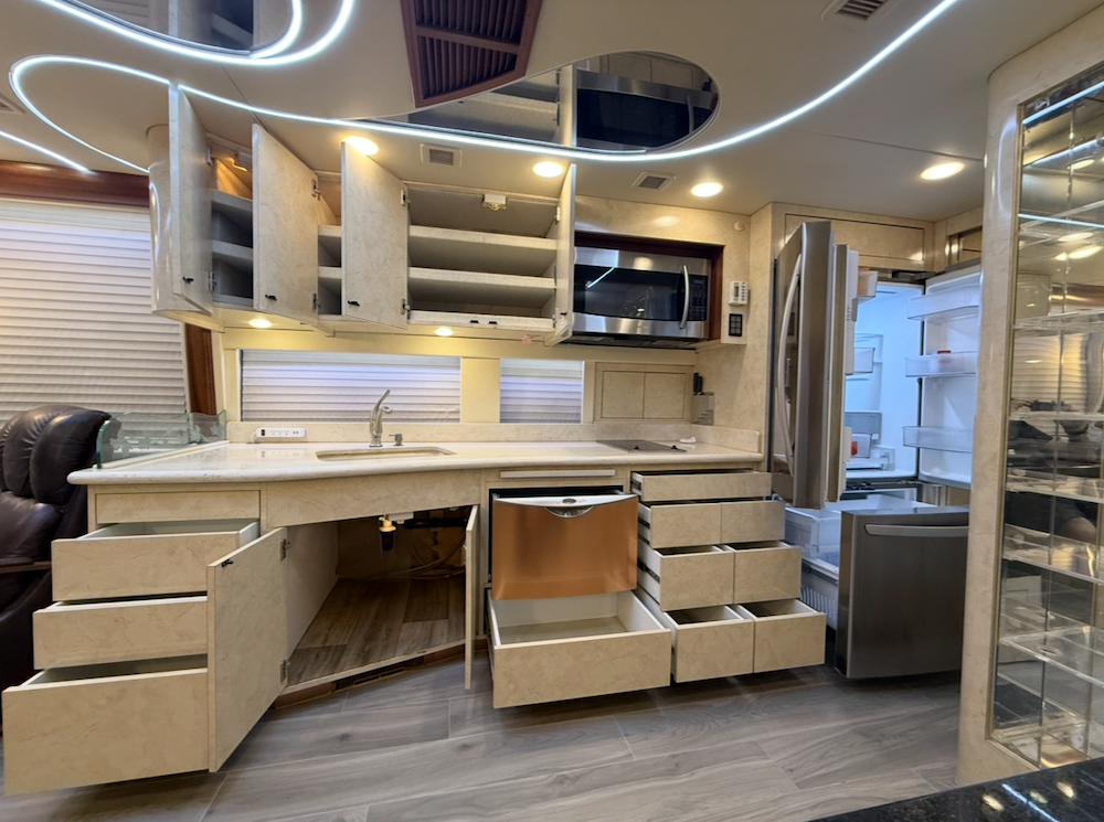 2004 Prevost Vision XLII For Sale