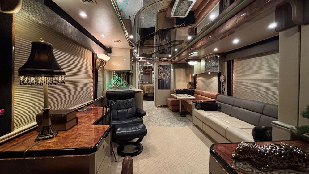 2005 Prevost Featherlite H3-45 For Sale