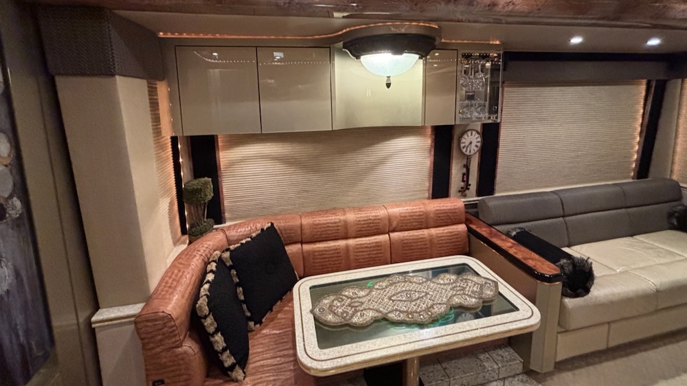 2005 Prevost Featherlite H3-45 For Sale