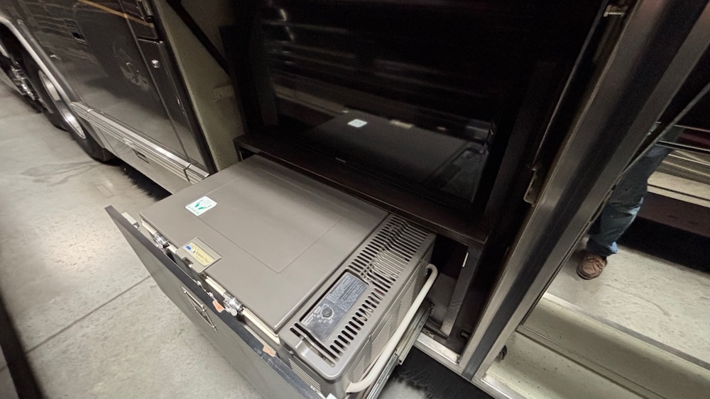 2005 Prevost Featherlite H3-45 For Sale