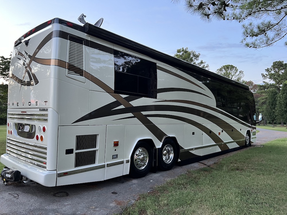2005 Prevost Featherlite H3-45 For Sale