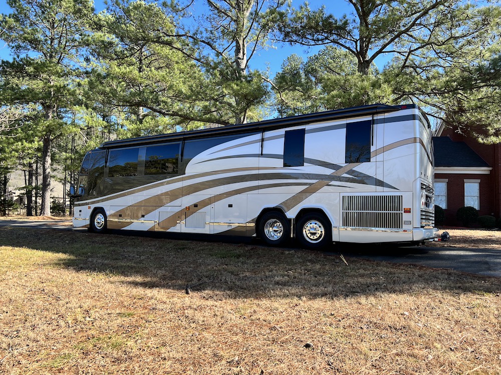 2005 Prevost Featherlite H3-45 For Sale