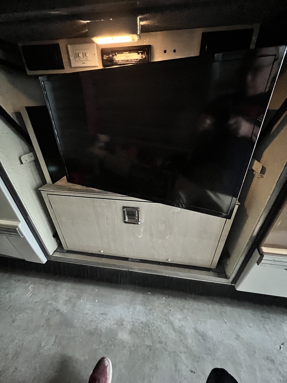 2005 Prevost Featherlite H3-45 For Sale