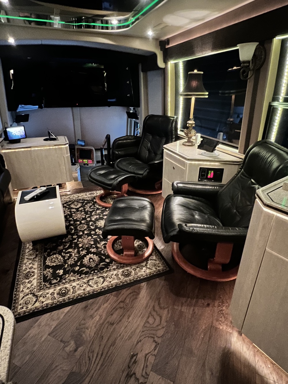 2005 Prevost Featherlite H3-45 For Sale