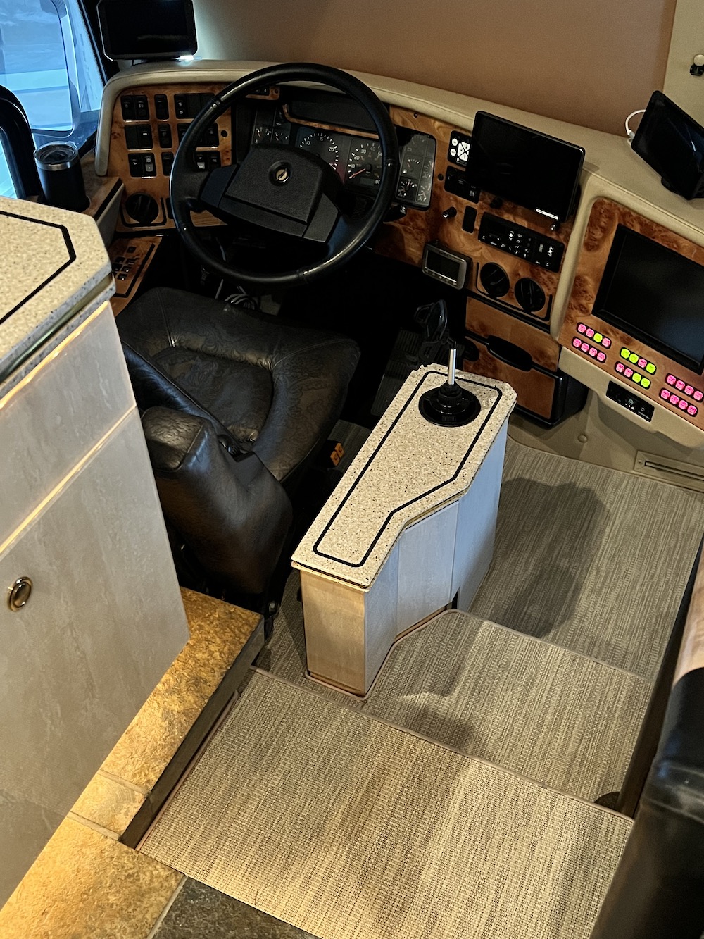 2005 Prevost Featherlite H3-45 For Sale