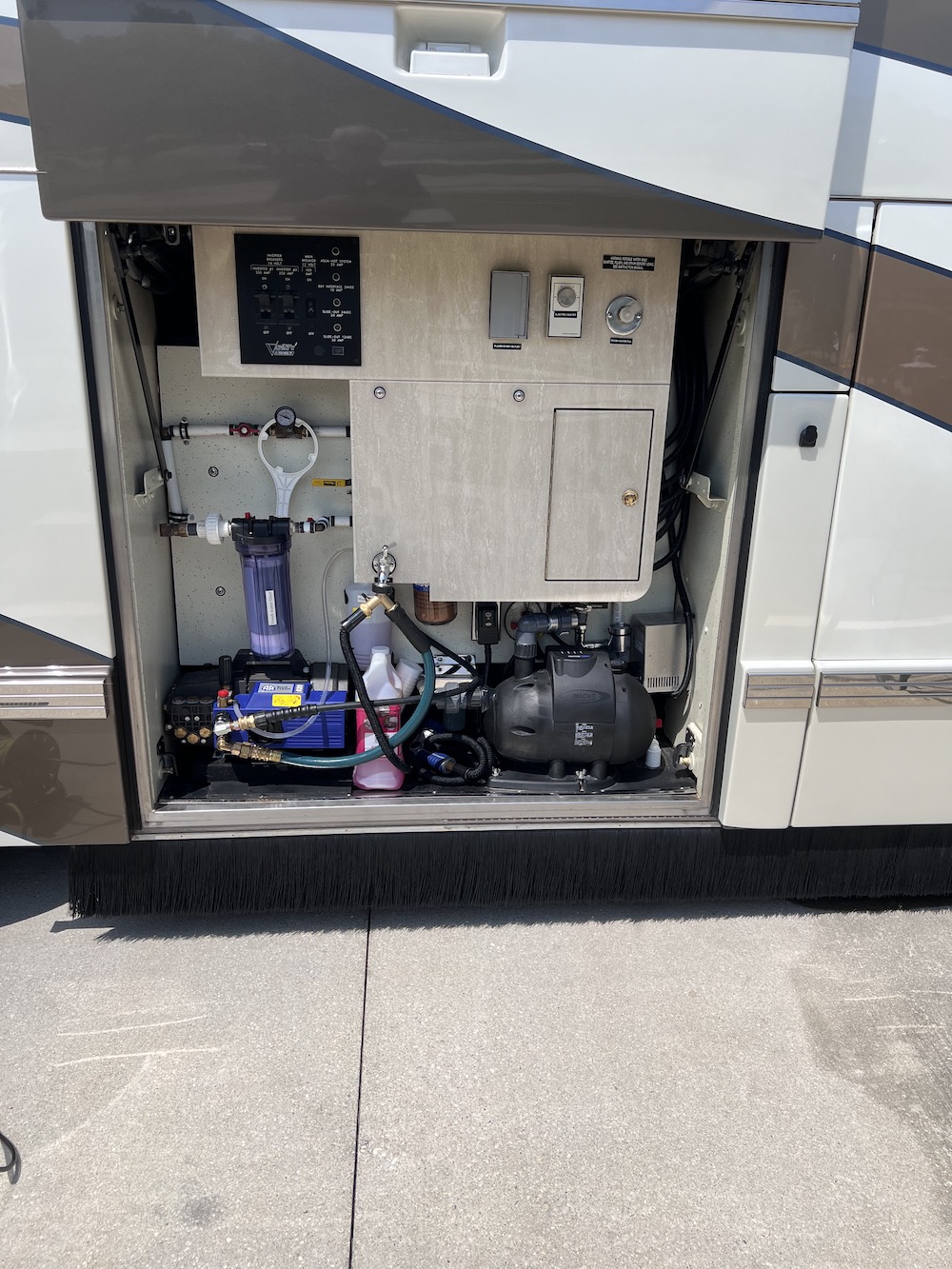 2005 Prevost Featherlite H3-45 For Sale