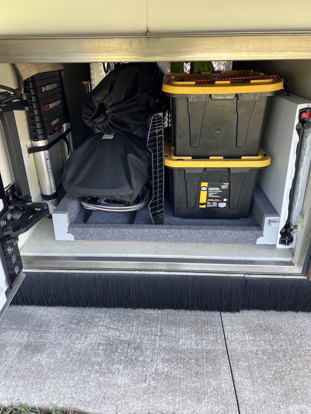 2005 Prevost Featherlite H3-45 For Sale