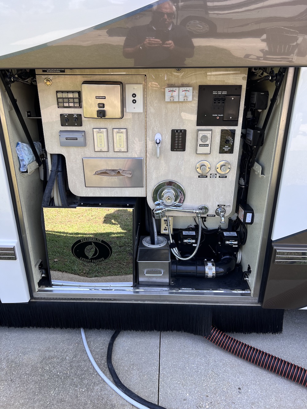 2005 Prevost Featherlite H3-45 For Sale