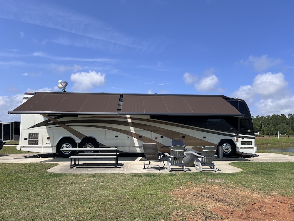 2005 Prevost Featherlite H3-45 For Sale