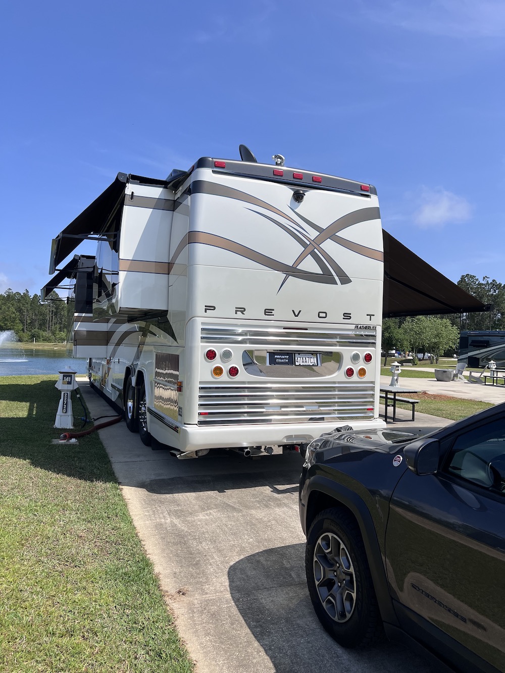 2005 Prevost Featherlite H3-45 For Sale