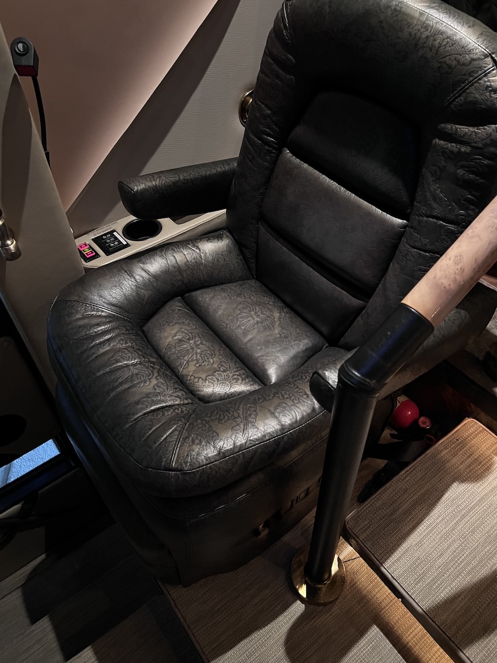 2005 Prevost Featherlite H3-45 For Sale