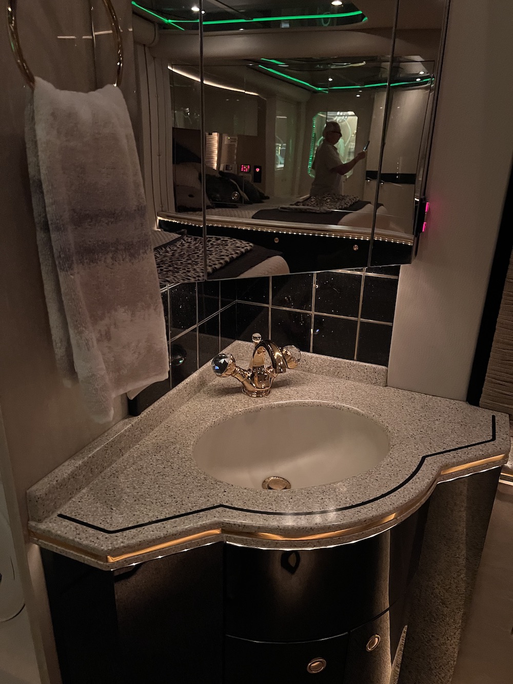 2005 Prevost Featherlite H3-45 For Sale