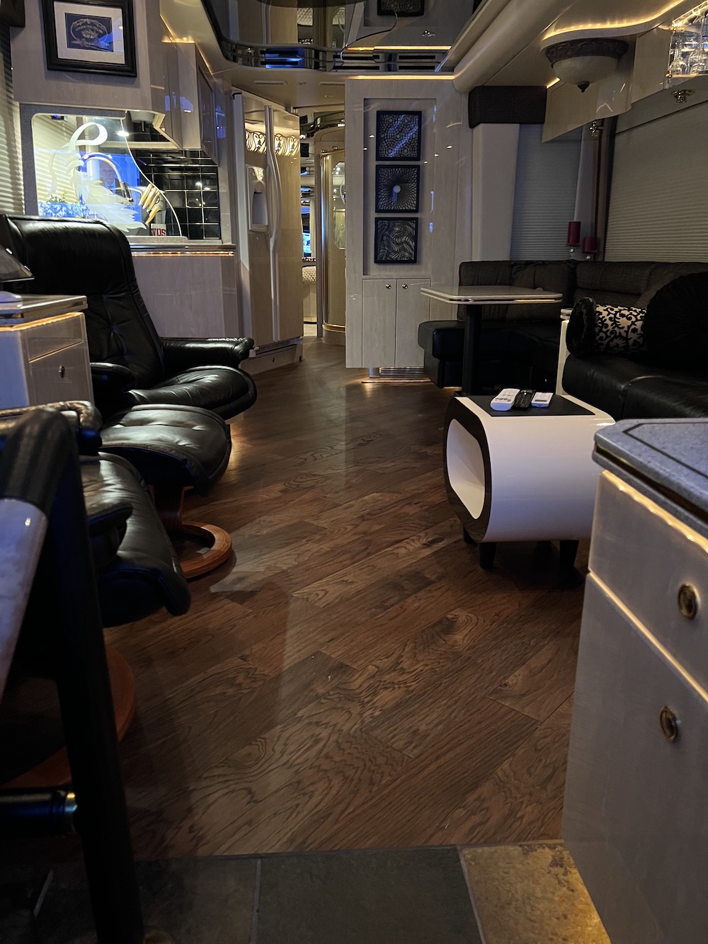 2005 Prevost Featherlite H3-45 For Sale
