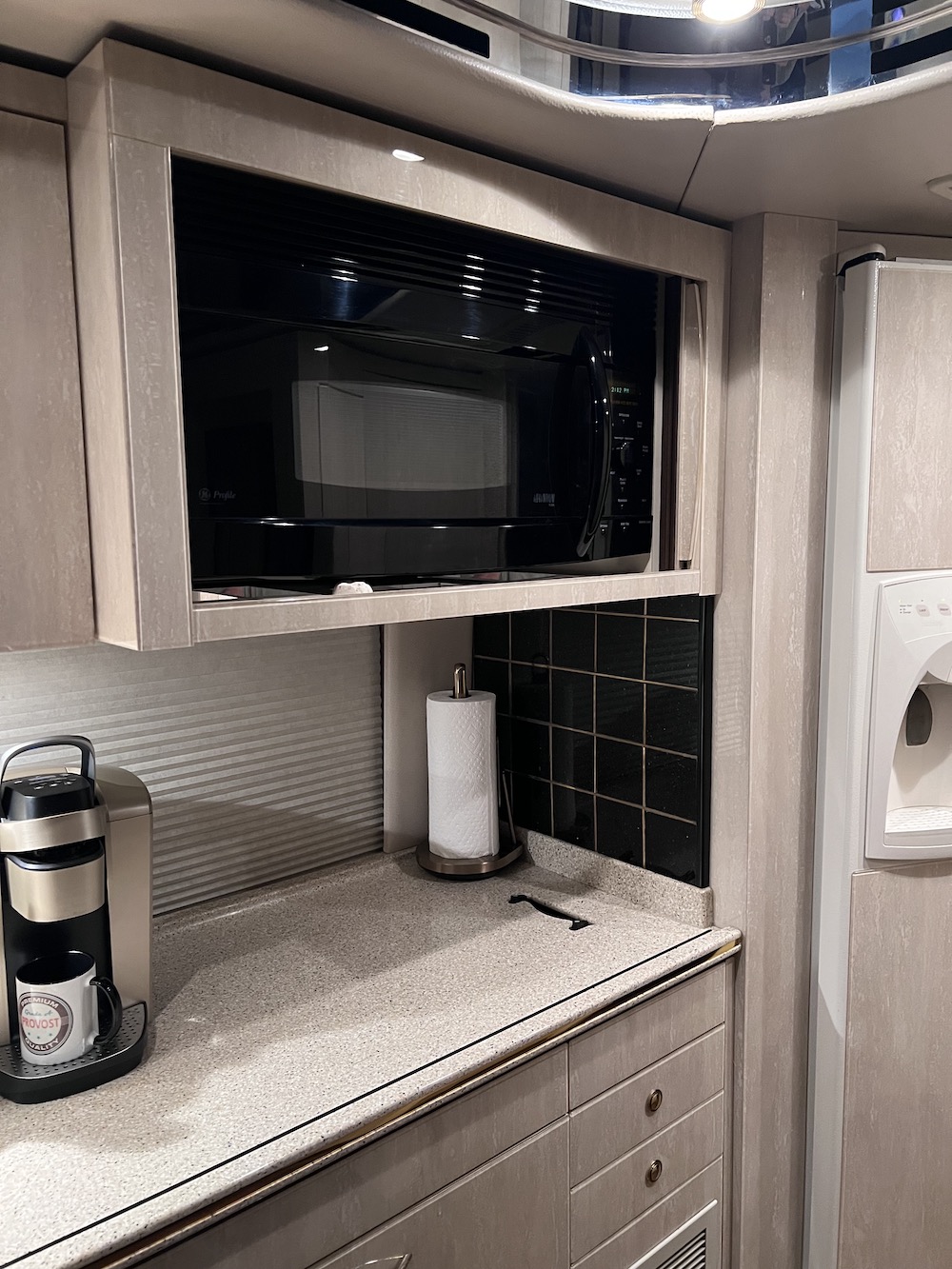 2005 Prevost Featherlite H3-45 For Sale