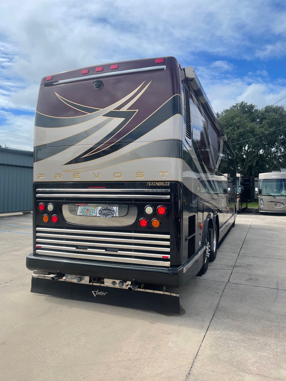 2005 Prevost Featherlite H3-45 For Sale