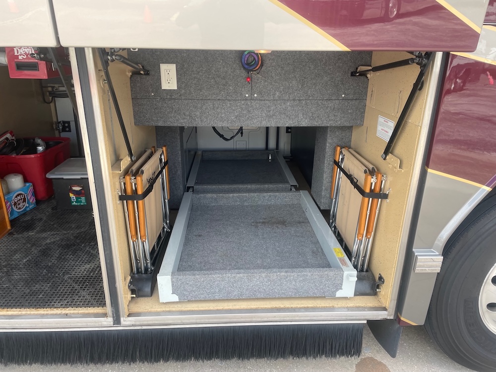 2005 Prevost Featherlite H3-45 For Sale