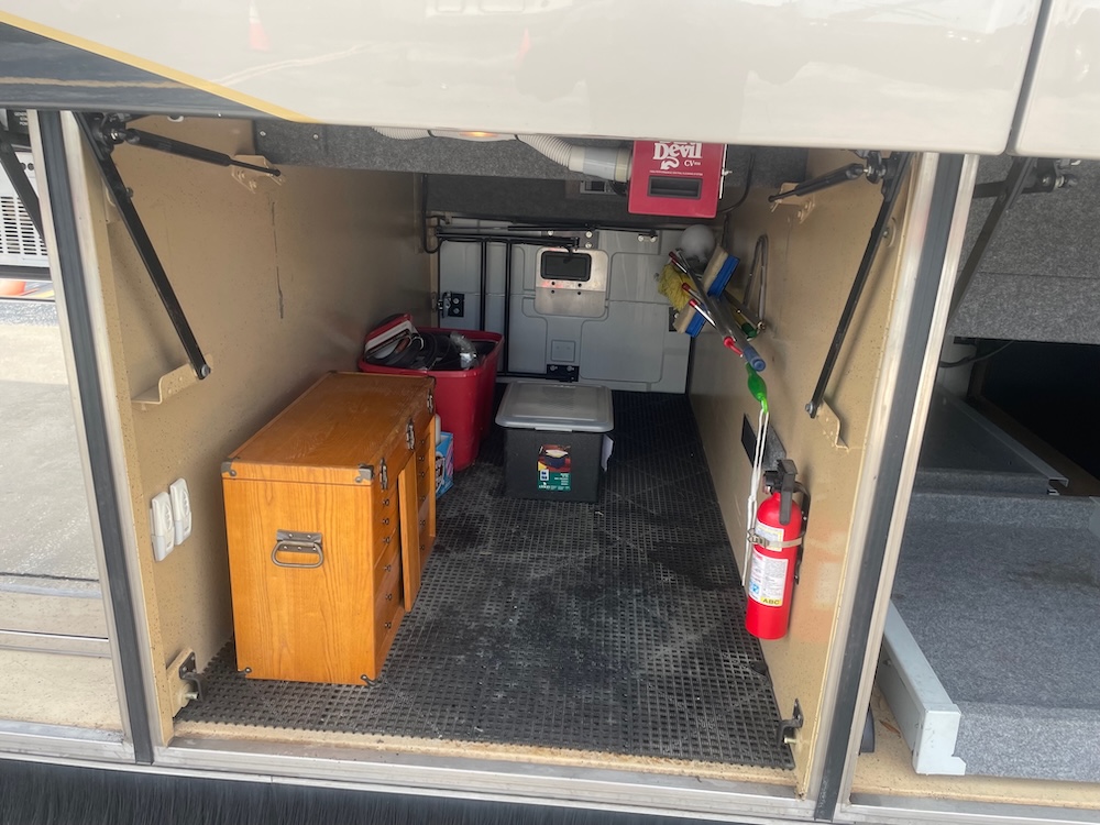 2005 Prevost Featherlite H3-45 For Sale