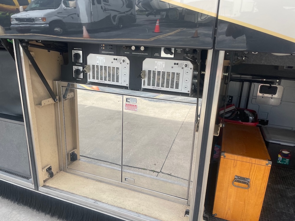 2005 Prevost Featherlite H3-45 For Sale