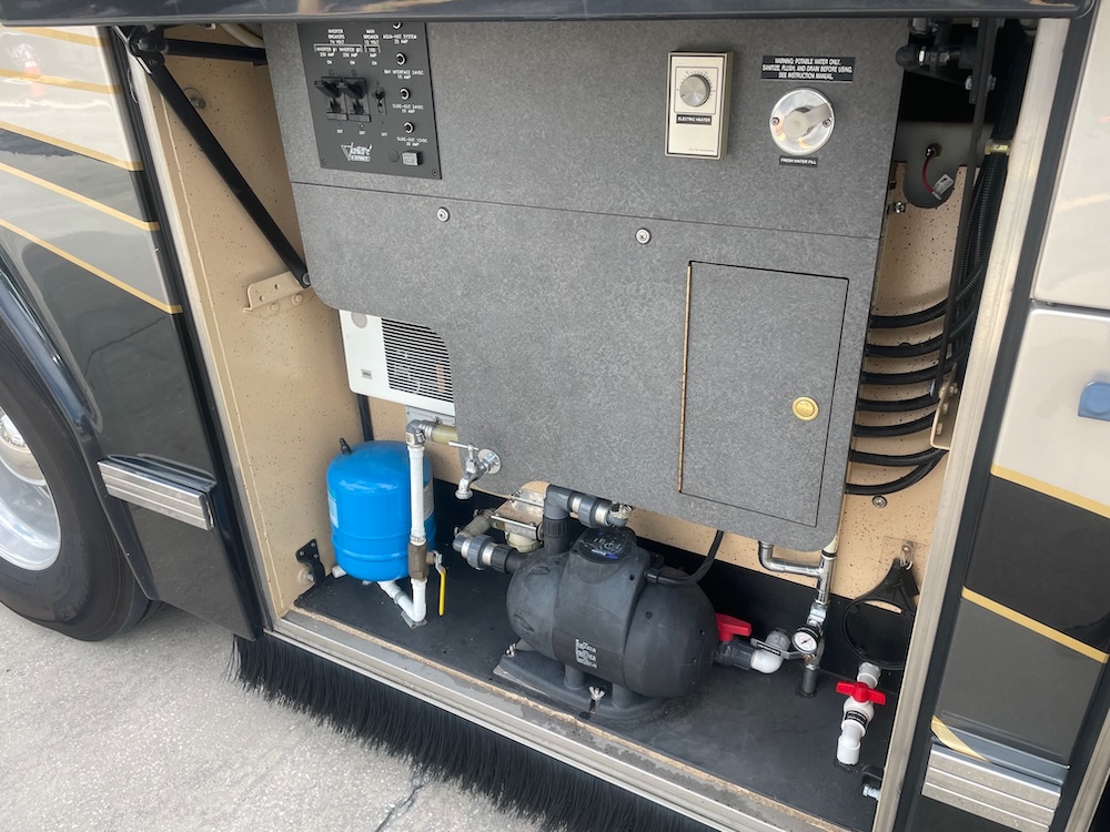 2005 Prevost Featherlite H3-45 For Sale