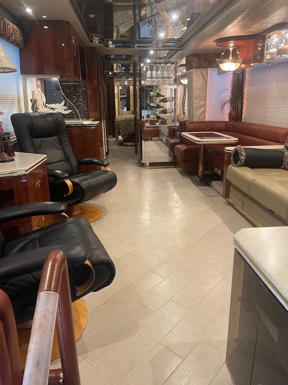 2005 Prevost Featherlite H3-45 For Sale