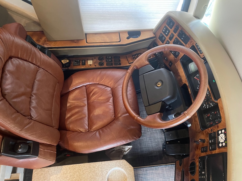2005 Prevost Featherlite H3-45 For Sale