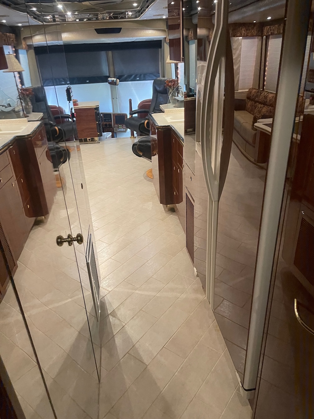 2005 Prevost Featherlite H3-45 For Sale