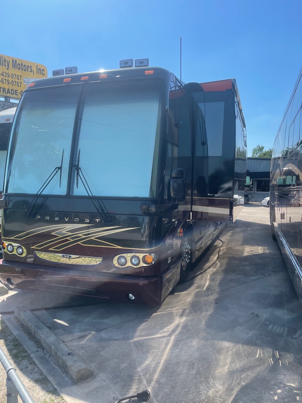 2005 Prevost Featherlite H3-45 For Sale