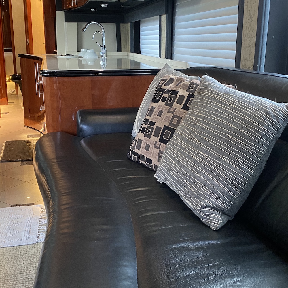 2005 Prevost Legendary XLII For Sale