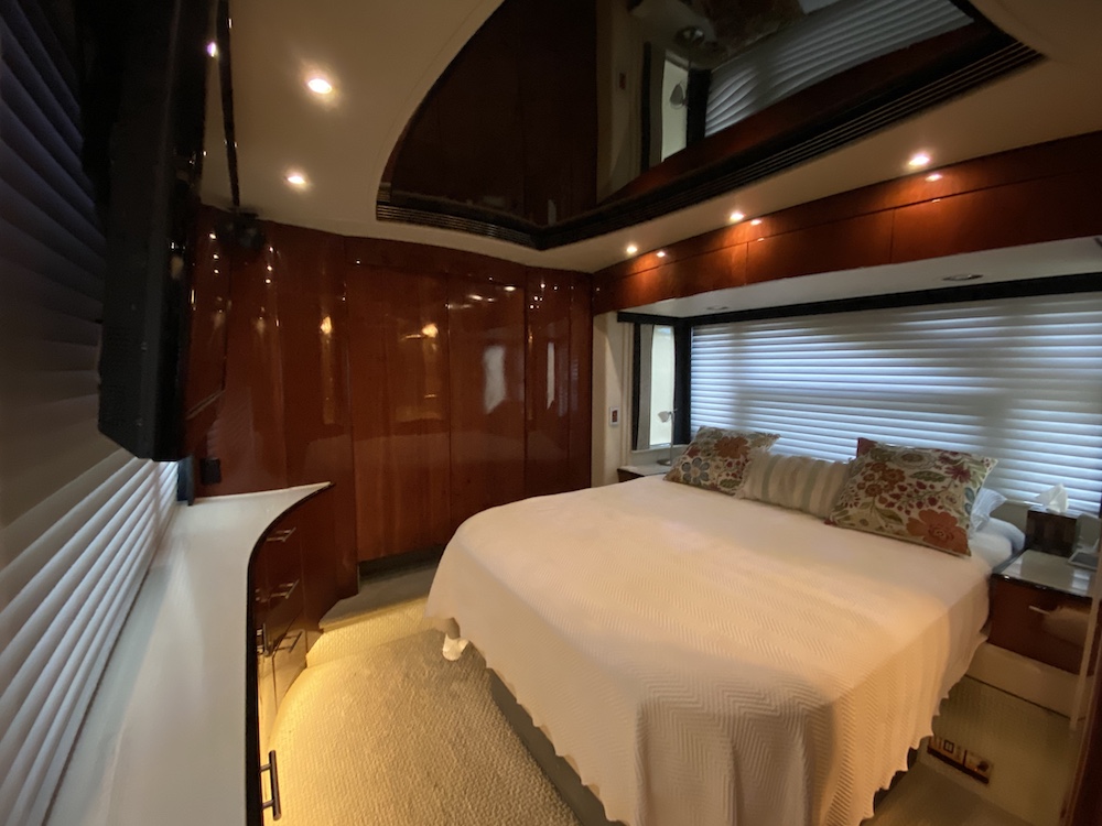 2005 Prevost Legendary XLII For Sale