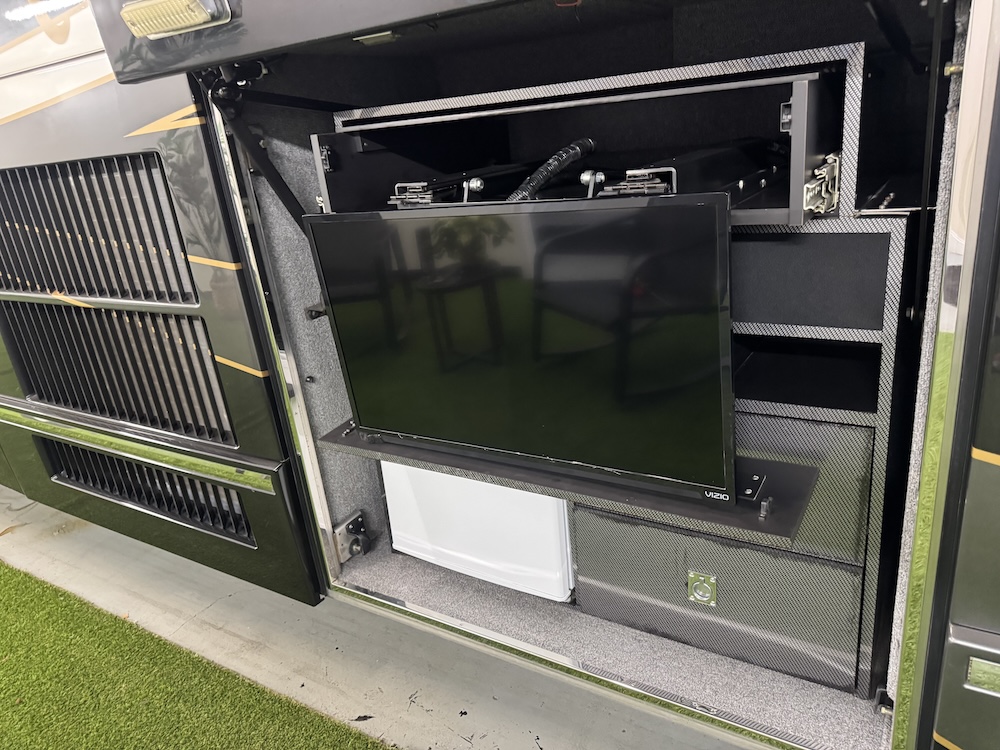 2005 Prevost Liberty H3-45 For Sale