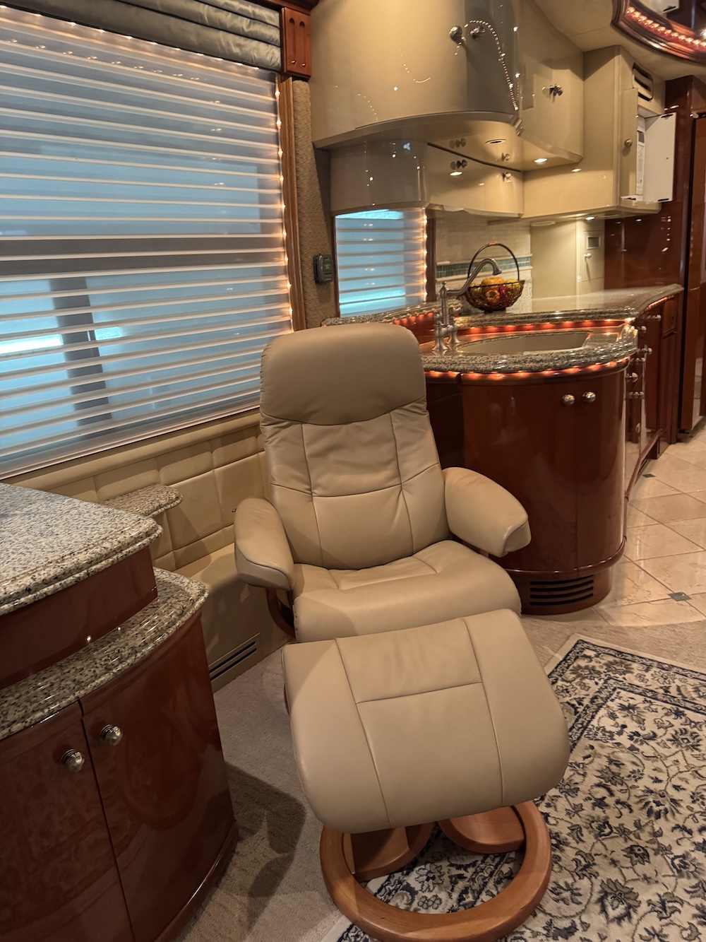 2005 Prevost Liberty H3-45 For Sale