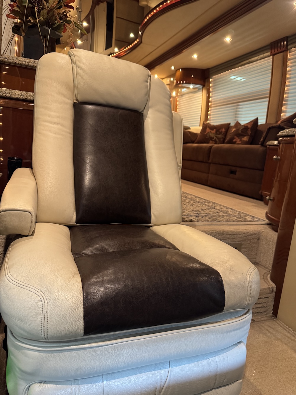 2005 Prevost Liberty H3-45 For Sale