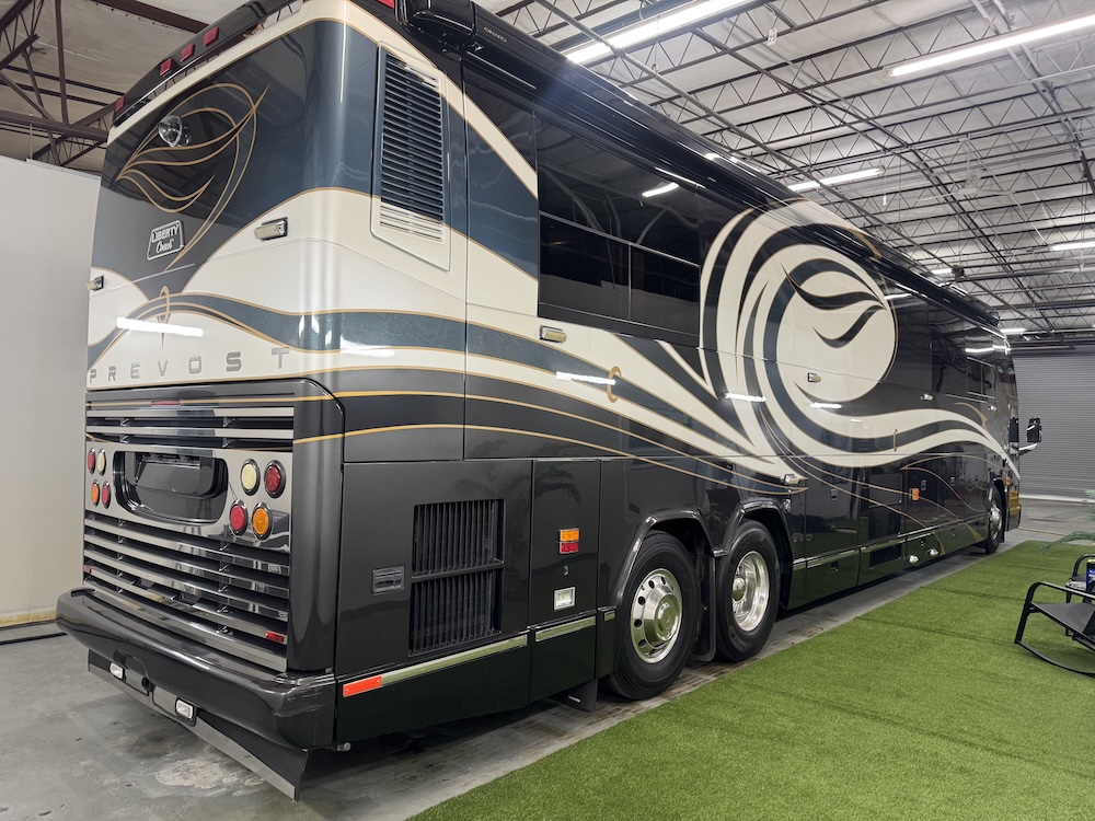 2005 Prevost Liberty H3-45 For Sale