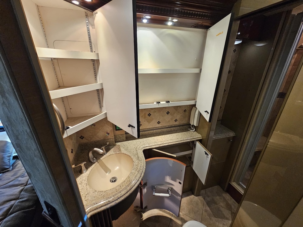 2005 Prevost Liberty XLII For Sale