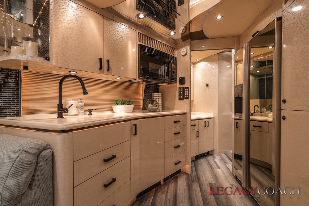 2005 Prevost Marathon H3-45 For Sale