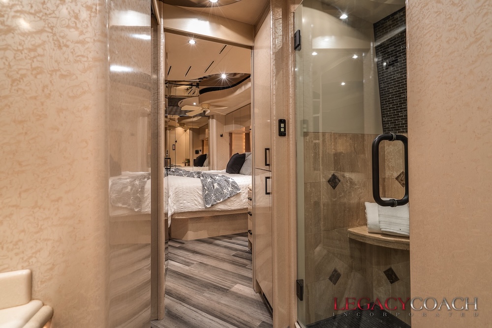 2005 Prevost Marathon H3-45 For Sale