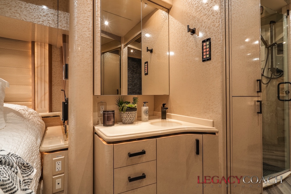 2005 Prevost Marathon H3-45 For Sale