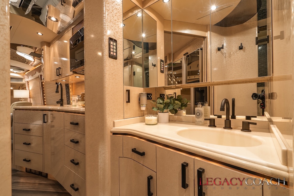 2005 Prevost Marathon H3-45 For Sale