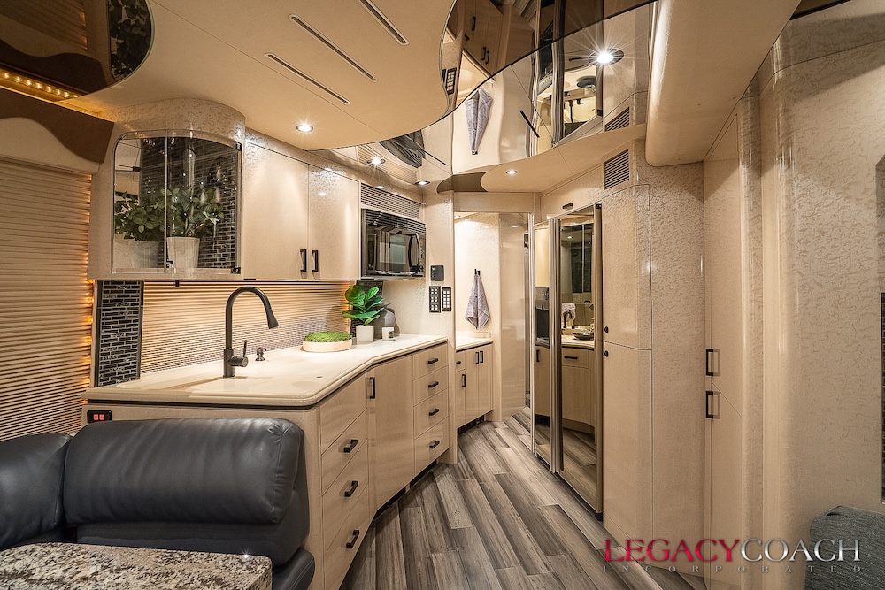 2005 Prevost  Marathon H3-45 For Sale