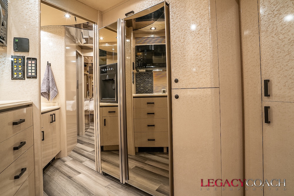 2005 Prevost  Marathon H3-45 For Sale